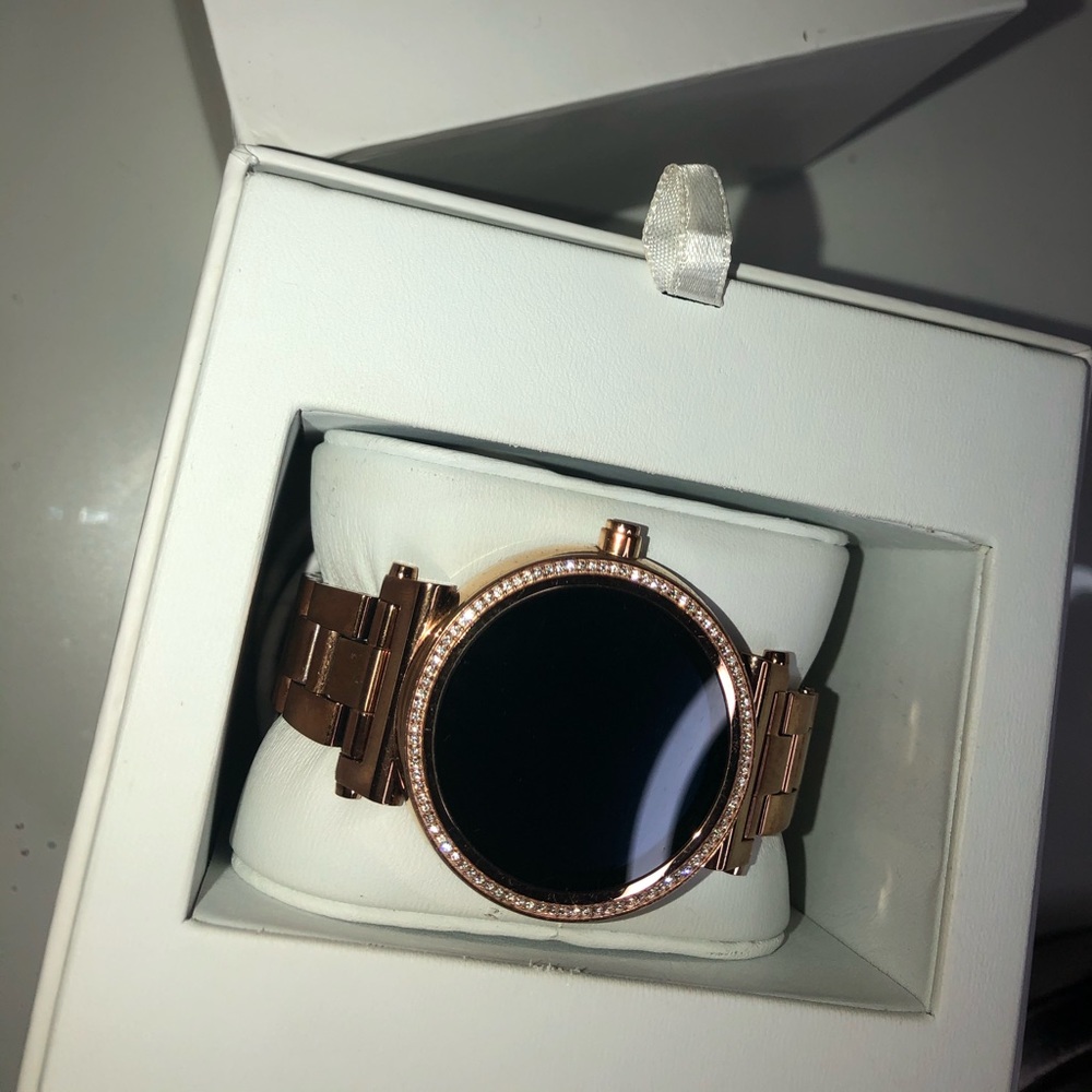 ONE LEFT - Michael Kors Sofie Pavé Smartwatch